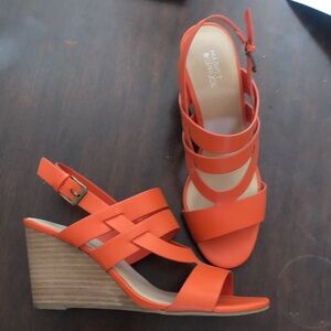 Just like new! Market & Spruce Jackie Wedge size 9.5. Excellent condition!